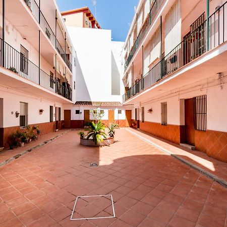 Апартаменты Holi-Rent Salado Севилья Экстерьер фото
