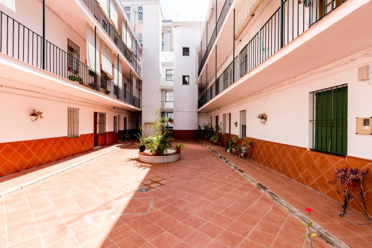 Апартаменты Holi-Rent Salado Севилья Экстерьер фото