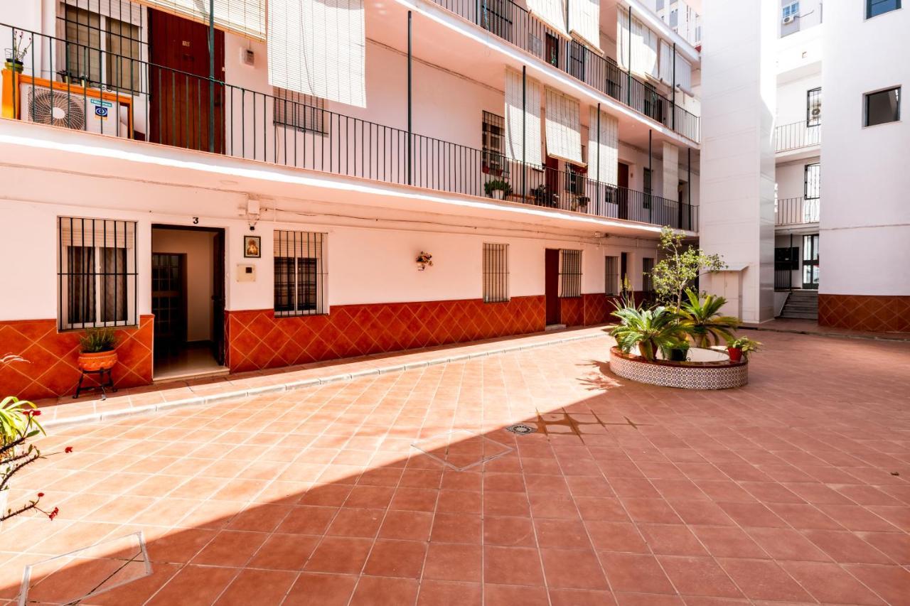 Апартаменты Holi-Rent Salado Севилья Экстерьер фото