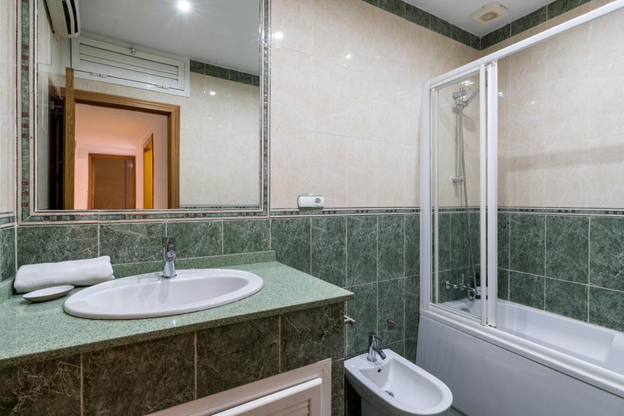 Апартаменты Holi-Rent Salado Севилья Экстерьер фото