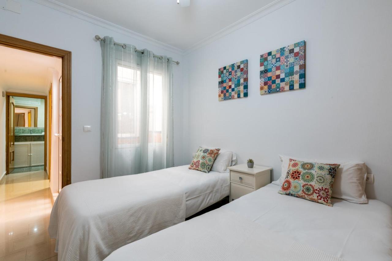 Апартаменты Holi-Rent Salado Севилья Экстерьер фото